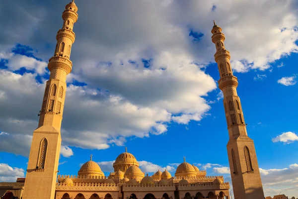Facade of El Mina Masjid Mosque in Hurghada, Egypt — Stock Photo, Image