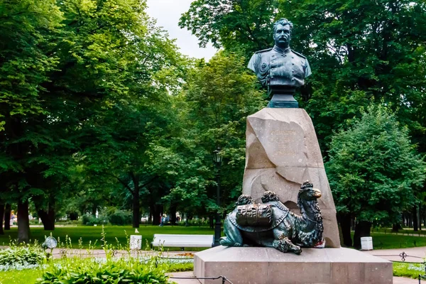 Pomnik Mikołaja Przhewalskiego w Petersburgu, Rosja — Zdjęcie stockowe