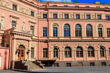 Mikhailovsky Kalesi ya da Mühendisler Kalesi, I. Paul 'un Rusya' nın başkenti Saint Petersburg 'da bulunan eski kraliyet konutudur.