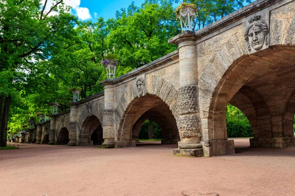 Міст у парку Кетрін в Пушкіні (Царське Село), Росія. Стокове Фото