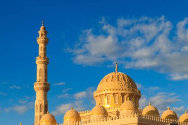 Hurghada, Mısır 'daki El Mina Mescidi Camii cephesi