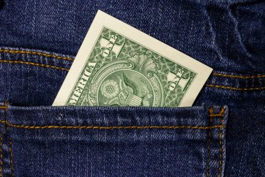 Bir dolarlık banknot kot bir cebinde