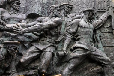 İkinci Dünya Savaşı'nda Ukrayna Tarihi Ulusal Müzesi'nde bas-kabartma parçası. Kiev, Ukrayna'daki anıt kompleksi