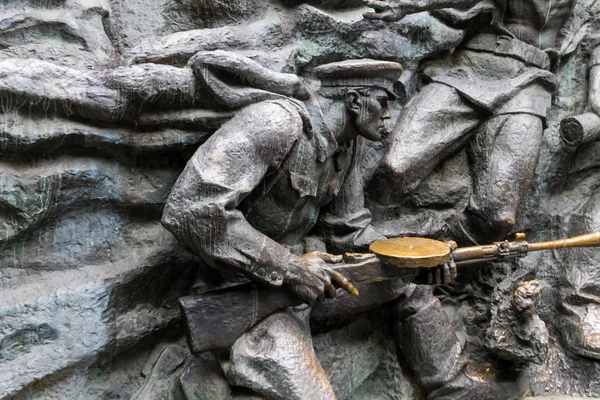 Θραύσμα του ανάγλυφου στο Εθνικό Μουσείο της ιστορίας της Ουκρανίας στον δεύτερο παγκόσμιο πόλεμο. Μνημειακό συγκρότημα στο Κίεβο, Ουκρανία — Φωτογραφία Αρχείου