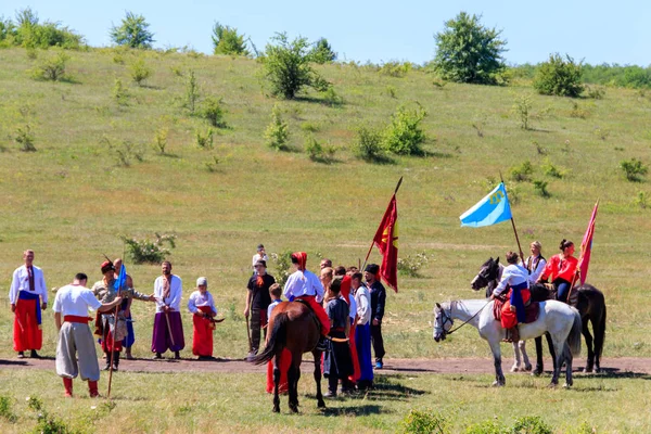 Ethno-Rock-Festival Kozak Fest. Nachstellung der Schlacht von zhovti vody zwischen Kosaken im Bündnis mit Krimtataren und polnischen Streitkräften — Stockfoto