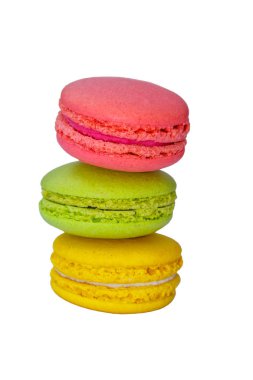 Beyaz arka plan üzerinde izole lezzetli renkli macaroons