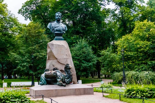 Pomnik Mikołaja Przhewalskiego w Petersburgu, Rosja — Zdjęcie stockowe