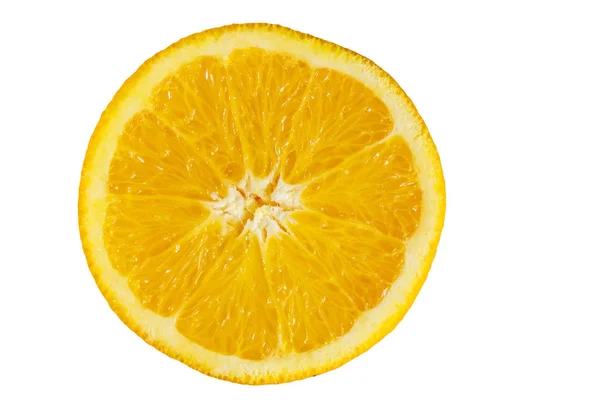 白い背景に隔離された新鮮なオレンジのスライス — ストック写真