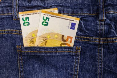 Kot pantolonun cebinde 50 Euro.