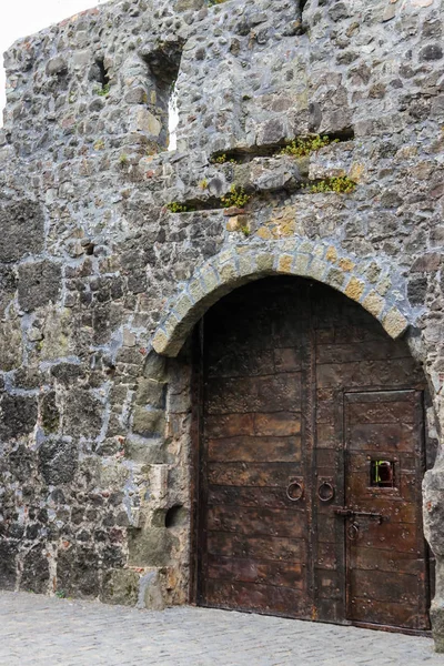 Entrada para a antiga fortaleza Gonio em Adjara, Geórgia — Fotografia de Stock