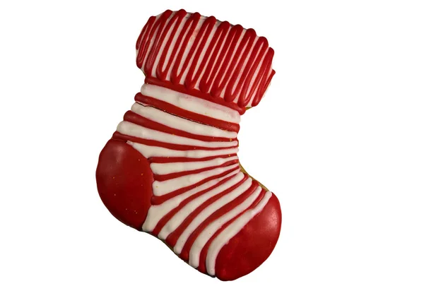 白い背景に分離されたクリスマス靴下の形をしたクリスマスのジンジャーブレッドのクッキー — ストック写真