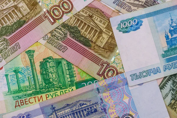 Contexto das diferentes notas de rublos russos — Fotografia de Stock
