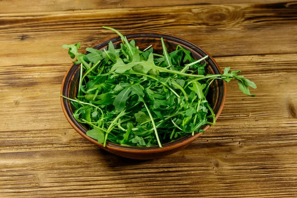 Frischer Grüner Rucola Keramikschale Auf Einem Holztisch Gesunde Ernährung Oder — Stockfoto