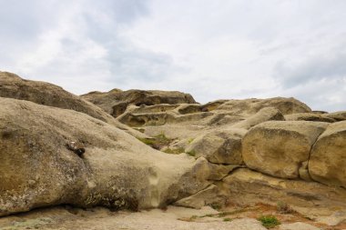 Kafkasya dağlarındaki eski mağara şehri Uplistsikhe, Georgia