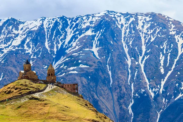 Gergeti Treenighetskyrka Tsminda Sameba Heliga Treenighetskyrkan Nära Byn Gergeti Kaukasus — Stockfoto