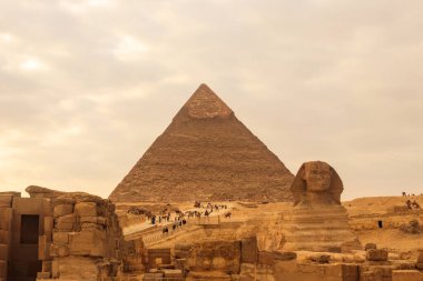Mısır Büyük Sfenksi ve Mısır 'da Giza Piramitleri