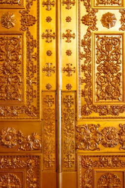 Yaldızlı bir kapının yakın çekimi