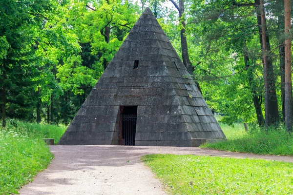 Pavilhão Pirâmide Parque Catherine Tsarskoe Selo Pushkin Rússia — Fotografia de Stock