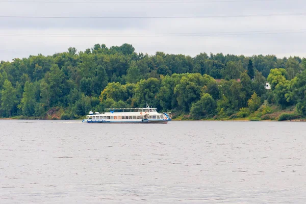 Passagerarfartyg Som Seglar Floden Volga Jaroslavl Ryssland — Stockfoto