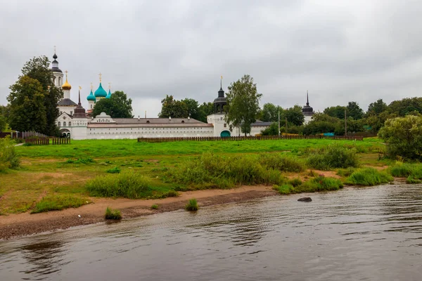 ロシアのヤロスラヴルにあるVvedensky Tolga修道院 ロシアの黄金の指輪 — ストック写真