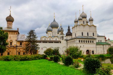 Rostov Kremlin 'in mimari topluluğu Rostov Veliky, Rusya' da. Rusya 'nın altın yüzüğü