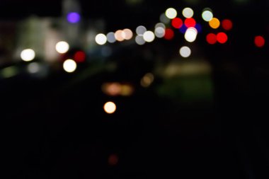 Bokeh efektli bulanık şehir ışıklarının soyut arkaplanı