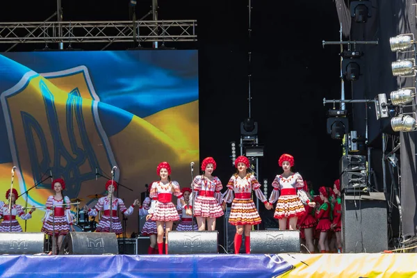 Region Dnipropetrowsk Ukraine Juni 2018 Menschen Traditioneller Ukrainischer Kleidung Treten — Stockfoto