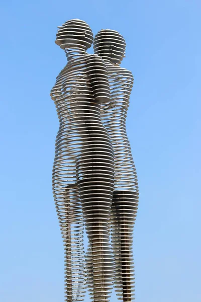 Batumi Georgia Mayo 2018 Escultura Metálica Movimiento Titulada Hombre Mujer — Foto de Stock