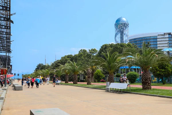 Batumi Adjara Gürcistan Mayıs 2018 Palmiye Ağaçları Bisiklet Yolu Modern — Stok fotoğraf