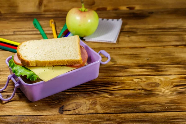 Torniamo Concetto Scuola Forniture Scolastiche Scatola Mele Pranzo Con Panini — Foto Stock