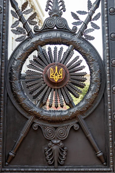 Ancienne Porte Massive Fer Avec Trident Armoiries Ukrainien National — Photo