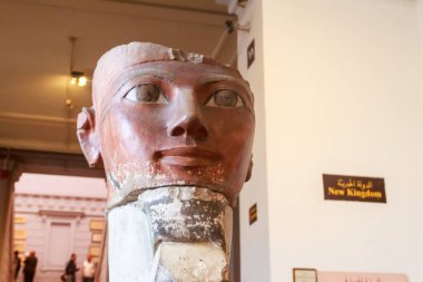 Kahire, Mısır - 8 Aralık 2018: Mısır Antik Müzesi 'ndeki Hatshepsut Heykeli, Mısır Müzesi veya Kahire Müzesi olarak bilinir.