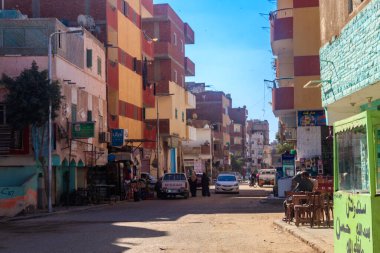 Hurghada, Mısır - 9 Aralık 2018: Dahar Mahallesi 'nde Dar Sokak (Eski Hurghada Kasabası)
