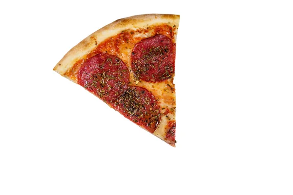 Rebanada Pizza Con Salchicha Queso Aislados Sobre Fondo Blanco — Foto de Stock