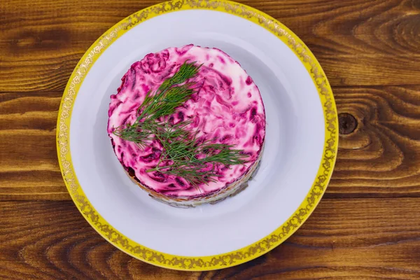 Salată Tradițională Rusă Herring Sub Haină Blană Shuba Masă Lemn — Fotografie, imagine de stoc