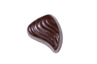 Beyaz arka planda izole edilmiş bir çikolata şekeri