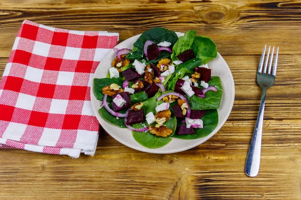 Gustosa Insalata Spinaci Con Barbabietola Bollita Formaggio Feta Noce Cipolla — Foto Stock