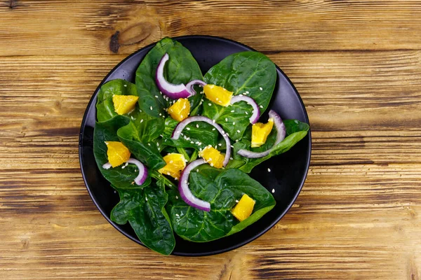 Lekkere Salade Met Spinazie Sinaasappel Rode Sesamzaad Houten Tafel Bovenaanzicht — Stockfoto