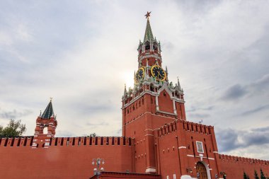 Kremlin 'in Moskova, Rusya' daki Kızıl Meydan 'daki Spasskaya Kulesi