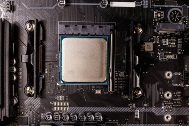 Cpu yüklü modern bir bilgisayar anakartının yakın çekimi. Elektronik bilgisayar donanım teknolojisi