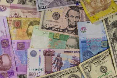 Amerikan dolarlarının, Rus rublelerinin ve Ukrayna Hryvnialarının çok yönlü geçmişi