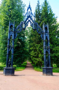 Tsarskoye Selo 'daki Catherine Park' ın Gotik kapısı, Puşkin, Rusya