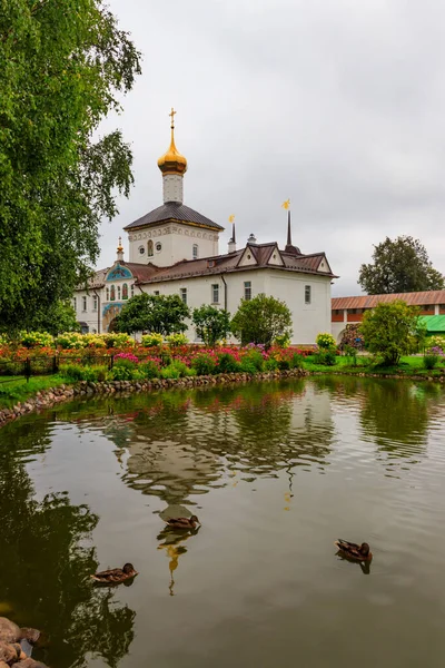 Igreja São Nicolau Maravilhoso Jardim Lagoa Tolga Convento Yaroslavl Rússia — Fotografia de Stock