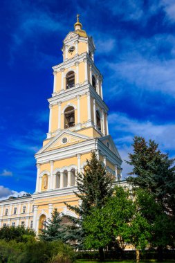 Diveyevo, Rusya 'daki Kutsal Trinity-Saint Seraphim-Diveyevo Manastırı' nın çan kulesi.