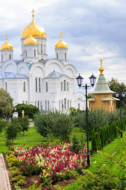 Diveyevo, Rusya 'daki Kutsal Trinity-Saint Seraphim-Diveyevo Manastırı' nın şekil değiştirme katedrali