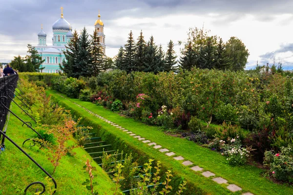 Diveyevo, Rusya 'daki Kutsal Trinity-Saint Seraphim-Diveyevo Manastırı' ndaki Kutsal Parlak (Kanavka)
