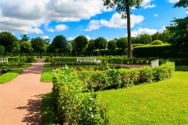 Tsarskoye Selo 'daki Catherine Park' taki resmi bahçe, Puşkin, Rusya