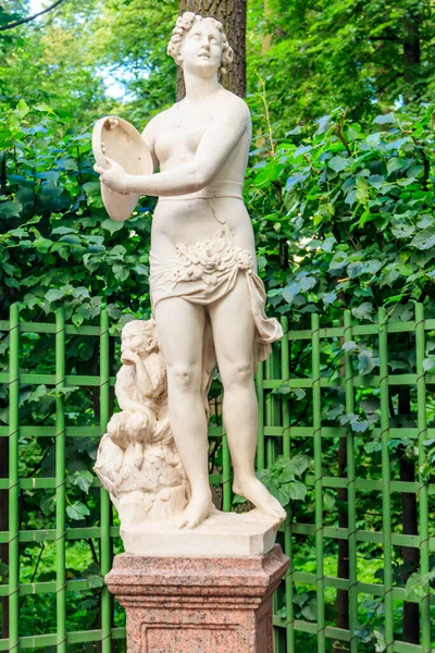 Estatua Juventud Parque Ciudad Vieja Jardín Verano San Petersburgo Rusia —  Fotos de Stock