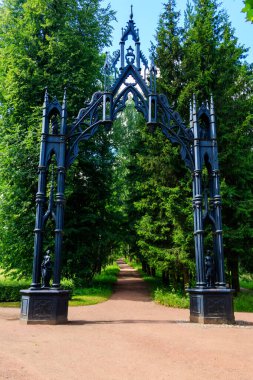 Tsarskoye Selo 'daki Catherine Park' ın Gotik kapısı, Puşkin, Rusya