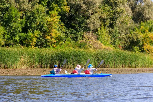 Kajakfahren Auf Dem Schönen Fluss Sommer — Stockfoto